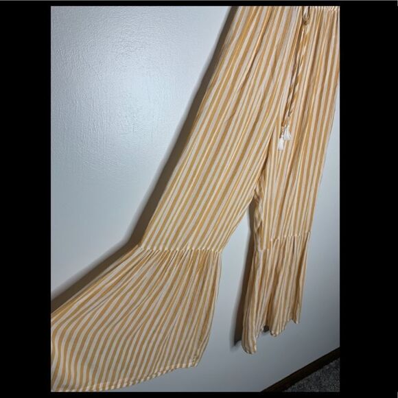 Skylar + Madison ruffle bottom pull on pants. L - Picture 2 of 4